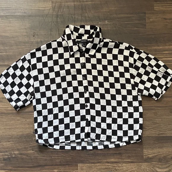 Forever 21 Women’s Checkered Button Up Shirt - Picture 1 of 4
